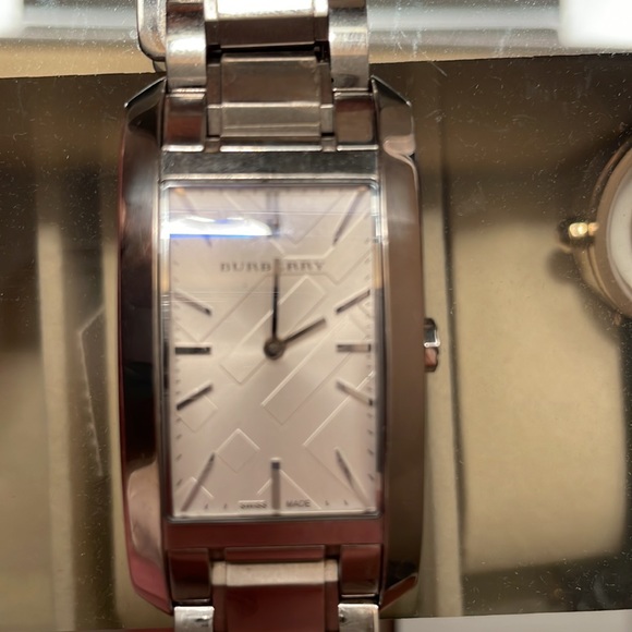 BURBERRY stainless steel watch with iconic Burberry logo plaid. - Picture 5 of 10